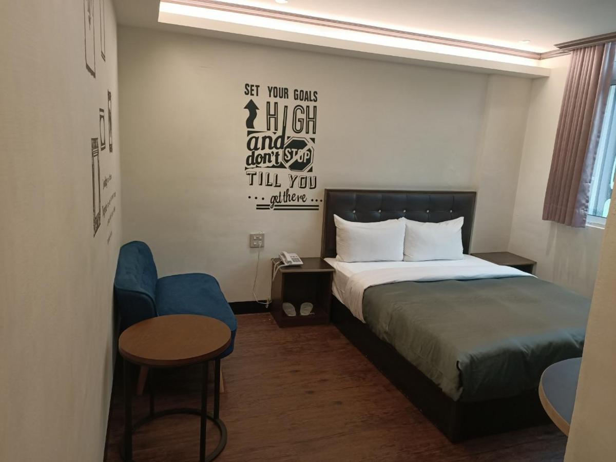Holiday Business Hotel Taitung Exterior foto