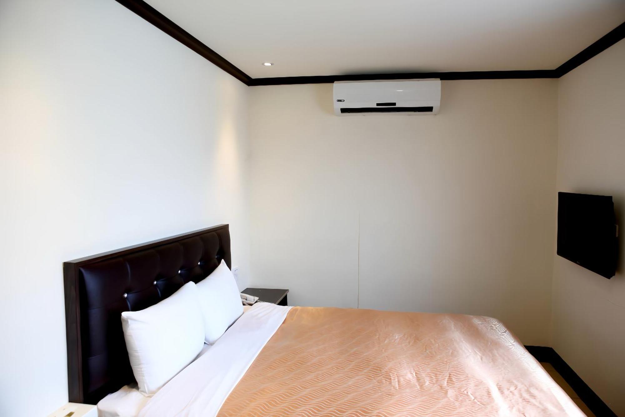 Holiday Business Hotel Taitung Exterior foto